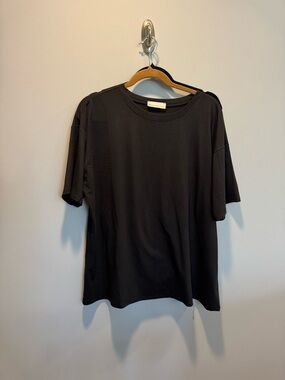 Zenana Outfitters Black Crewneck Tee